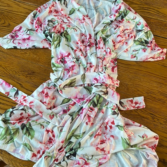 Show Me Your MuMu brand roses print robe.  One day.  Excellent condition. - Picture 1 of 10